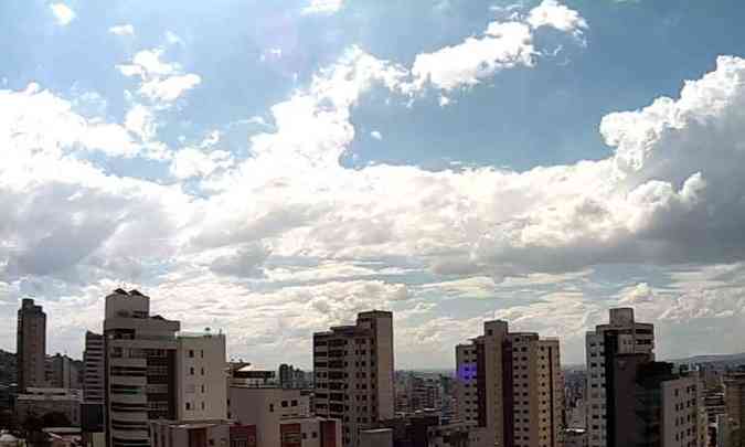 Em BH o tempo fica ensolarado a parcialmente nublado, com possibilidade de chuva  tarde(foto: Clima ao vivo/Defesa Civil BH/Divulgao)