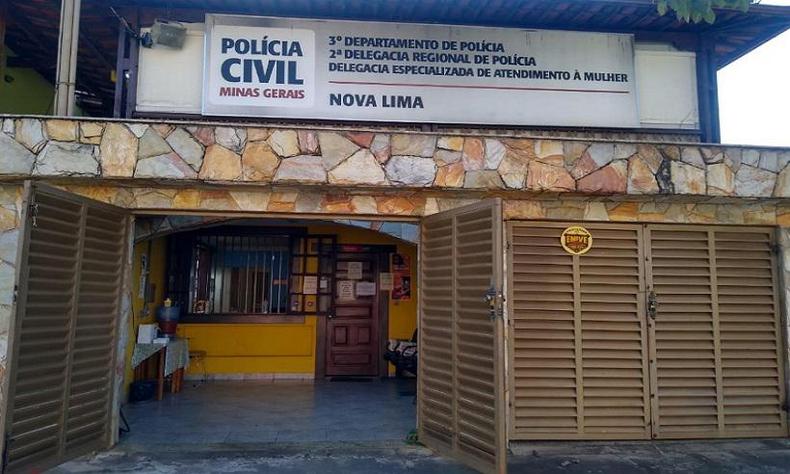 Nos ltimos quatro dias, a Polcia Civil de Nova Lima, na Regio Metropolitana de Belo Horizonte, prendeu dois estupradores, um de 65 anos, e outro de 51, que so acusados de abuso sexual de vulnerveis. O primeiro teve como vtima uma menina de 12 anos, e o segundo, duas, uma de 8 e outra de 11. A primeira priso, do idoso, de 65 anos, ocorreu na quinta-feira (9/3). Depois de investigaes, a equipe da Delegacia Especializada de Atendimento  Mulher da Polcia Civil de Minas Gerais (PCMG) representou pelo mandado de priso preventiva do investigado. Aps cometer o crime, o idoso fugiu de Nova Lima. Ele estava escondido numa comunidade rural afastada, nos arredores da cidade de Conceio do Mato Dentro, onde foi preso. Ele foi levado para o sistema prisional. No dia seguinte, sexta-feira (10/3), a polcia prendeu o segundo estuprado, suspeito de estuprar duas crianas, de 8 e 11 anos. Ele tambm foi levado para o sistema prisional. Policiais da Delegacia de Atendimento  Mulher de Nova Lima esclareceram trs estupros de vulnerveis 