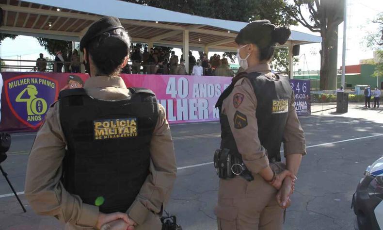 Policiais militares femininas em evento de 40 anos do ingresso da mulher na PM mineira