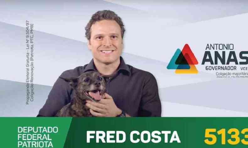 Fred Costa também segura um cachorrinho na propaganda(foto: Reprodução)