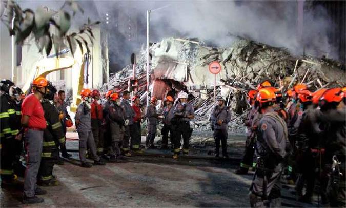 (foto: Reprodução/ Facebook Bombeiros de SP ) (foto: Reprodução/ Facebook Bombeiros de SP )
