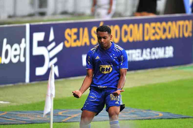 O heri do jogo foi o atacante Airton, que recebeu passe de Rafael Sobis e marcou o gol da vitria(foto: Ramon Lisboa/EM/D.A Press)