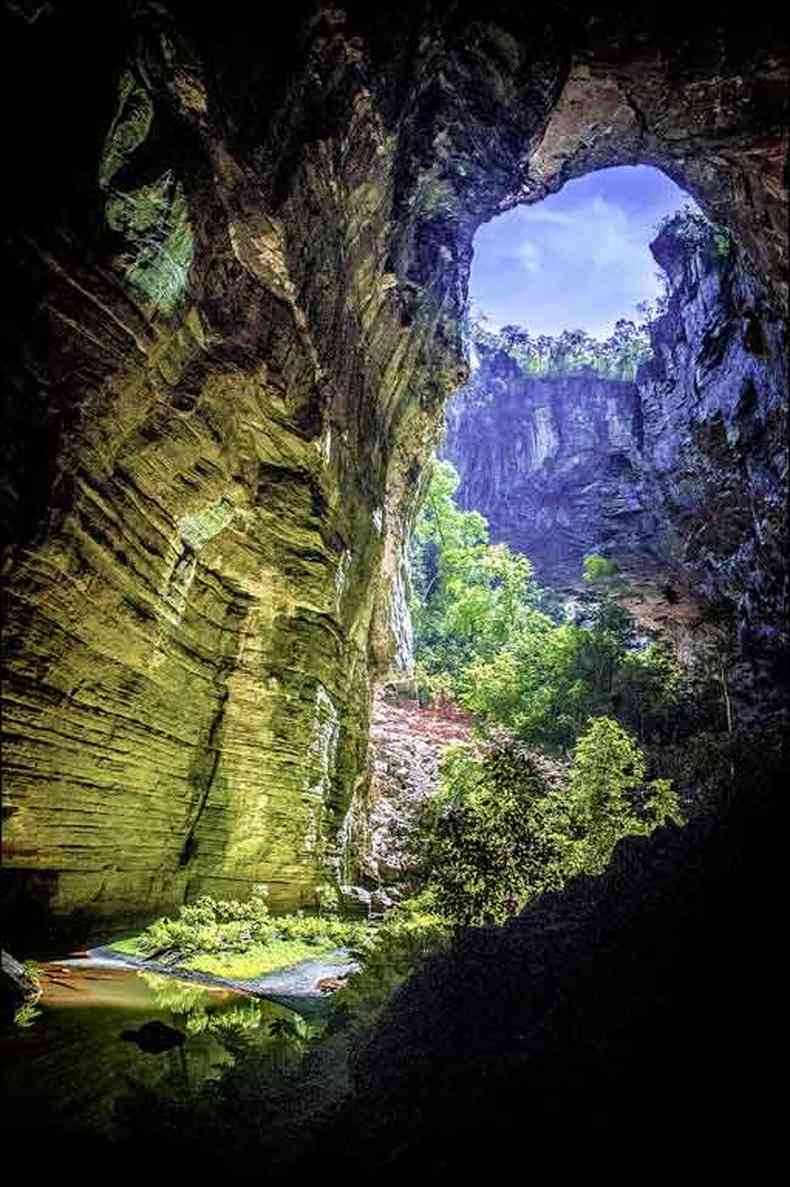 Gruta do Janelo  o principal atrativo do Parque Nacional Cavernas do Peruau (foto: Edgar Corra Kanayk/Wikimedia)