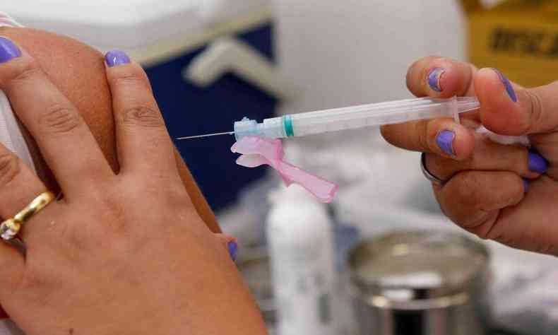 Governo de Minas amplia vacinao contra meningite C para crianas de at 11 anos
