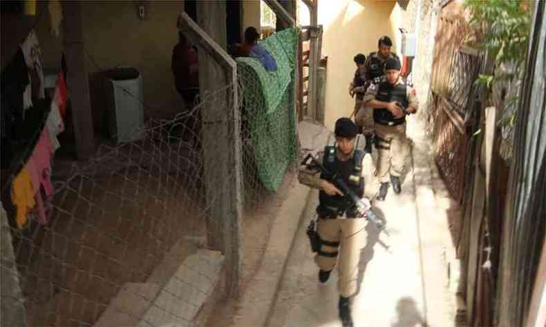 Operao conta com 90 policiais por turno(foto: Jair Amaral/EM/D.A PRESS)