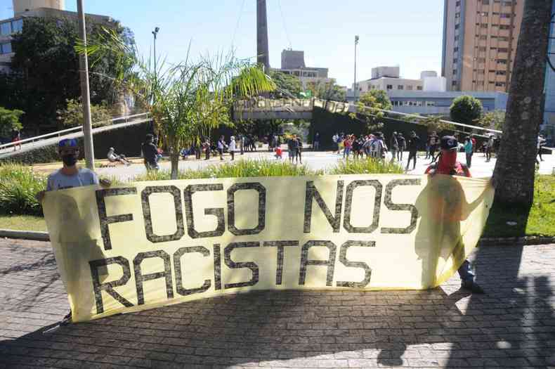 'Fogo nos racistas': verso do rapper mineiro Djonga citado em manifestao em Belo Horizonte, em junho deste ano(foto: Juarez Rodrigues/EM/D.A Press)