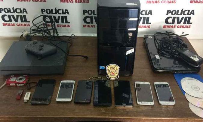 Materiais apreendidos com os alvos da operação(foto: Polícia Civil/Divulgação) Materiais apreendidos com os alvos da operação(foto: Polícia Civil/Divulgação)