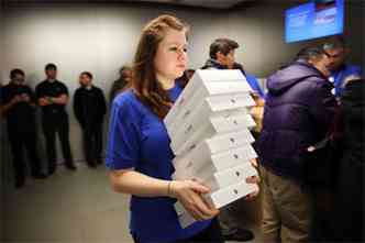 Dia de muito trabalho para os funcionrios da Apple(foto: Spencer Platt/Getty Images/AFP)