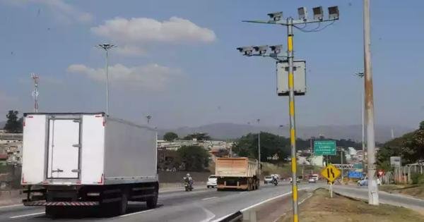  BH: Acidente entre caminhões complica trânsito no Anel Rodoviário 