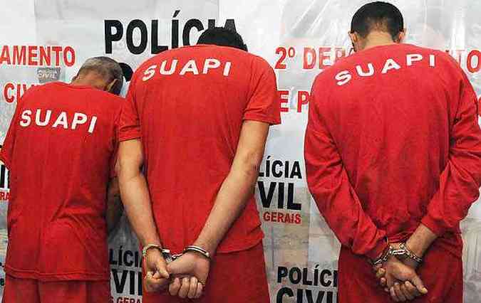 Apenas dois dos criminosos presos participaram da reconstituio(foto: Paulo Filgueiras/EM/D.A.Press)