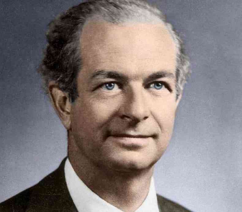 Linus Pauling  uma 