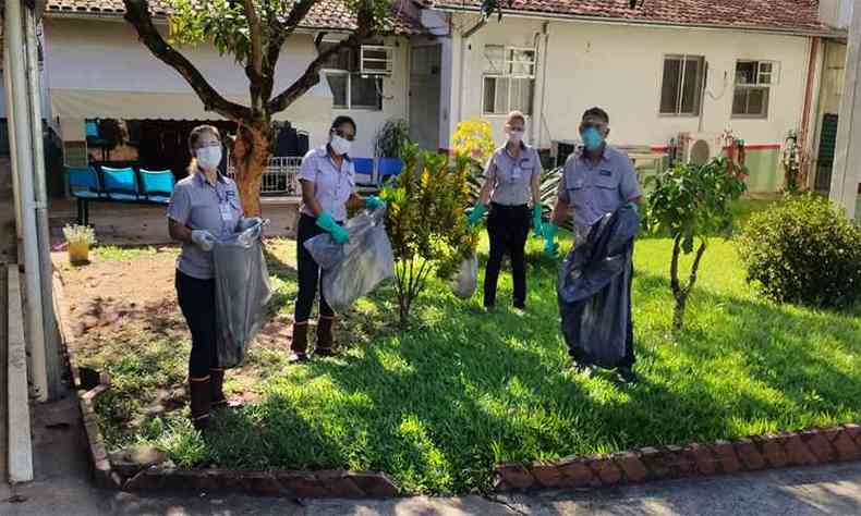 A equipe de Segurana do Trabalho da Fundao So Francisco Xavier realizou um mutiro de limpeza contra a dengue na rea das unidades da fundao(foto: Divulgao FSFX)