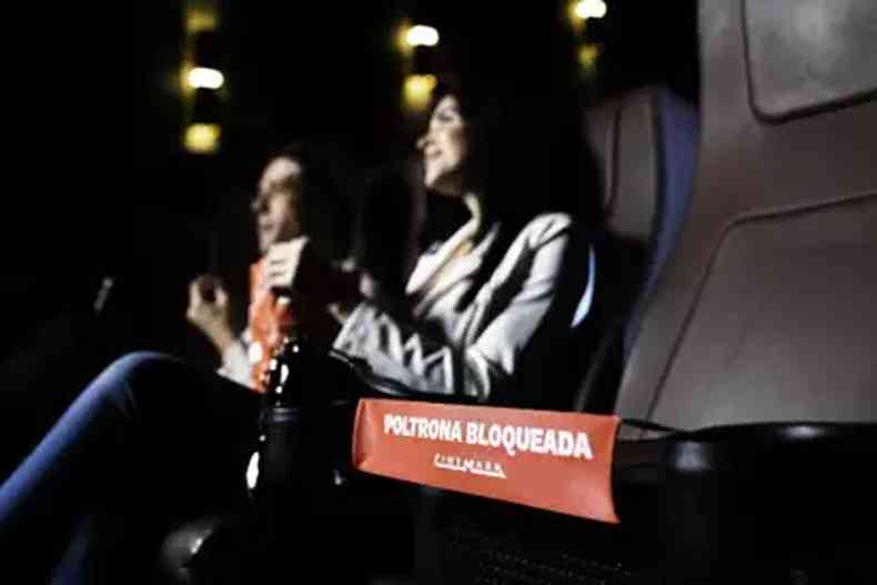 Salas de cinema reabrem com algumas poltronas bloqueadas como medida de distanciamento (foto: Gustavo Ferrari/Divulgao )
