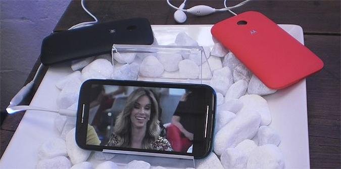 Modelo com TV digital vem acompanhado de duas cases adicionais, mas c�mera � de apenas 5 megapixels(foto: Silas Scalione/EM/D.A PRESS)