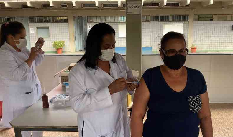 A vacinao contra a gripe em professores e pessoas com idade a partir de 60 anos comeou em 11 de maio(foto: Prefeitura de Betim/Divulgao)
