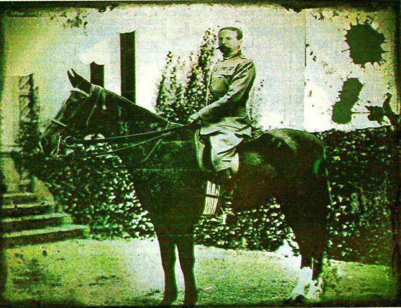 foto antiga de coronel Serafim em cima do cavalo