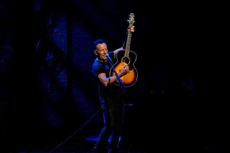 Bruce Springsteen canta 15 clssicos em show no teatro Walter Kerr, em Nova York (foto: Kevin Mazur/divulgao)