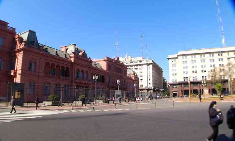 Com o cancelamento, a famlia teve que gastar com hospedagem em Buenos Aires(foto: TV Alterosa/Divulgao )