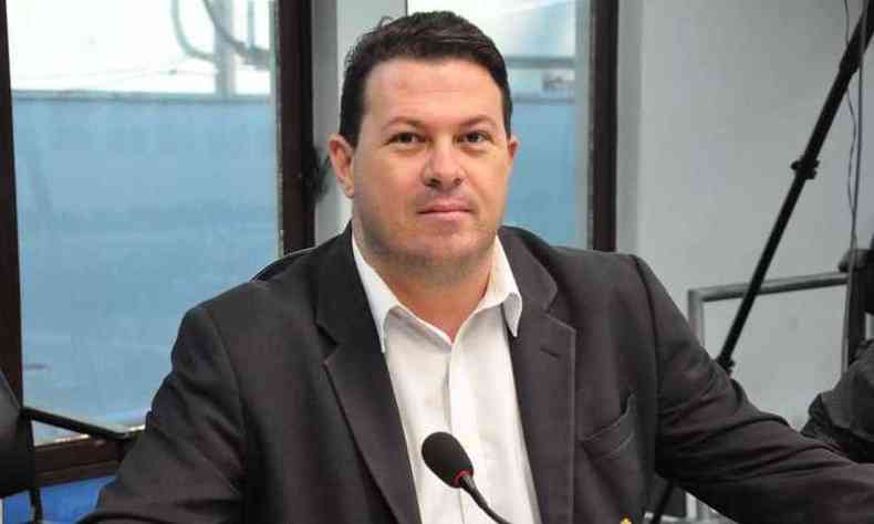 Relator da ao, Eduardo Print Jr. acusou o vice-prefeito de articular o impeachment de Galileu(foto: CMD/Divulgao)