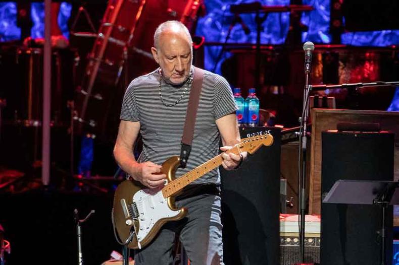 Conhecido como músico e compositor da banda The Who, Pete Townshend não teme virar ''personagem'' de seu próprio livro: ''Tenho que aceitar que um leitor vai querer me colocar na história ou me descobrir nela''(foto: SUZANNE CORDEIRO/AFP) Conhecido como músico e compositor da banda The Who, Pete Townshend não teme virar ''personagem'' de seu próprio livro: ''Tenho que aceitar que um leitor vai querer me colocar na história ou me descobrir nela''(foto: SUZANNE CORDEIRO/AFP)