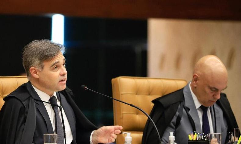 A esquerda Andr Mendona, a direita Alexandre de Moraes. Ambos ministros do Supremo Tribunal Federal 