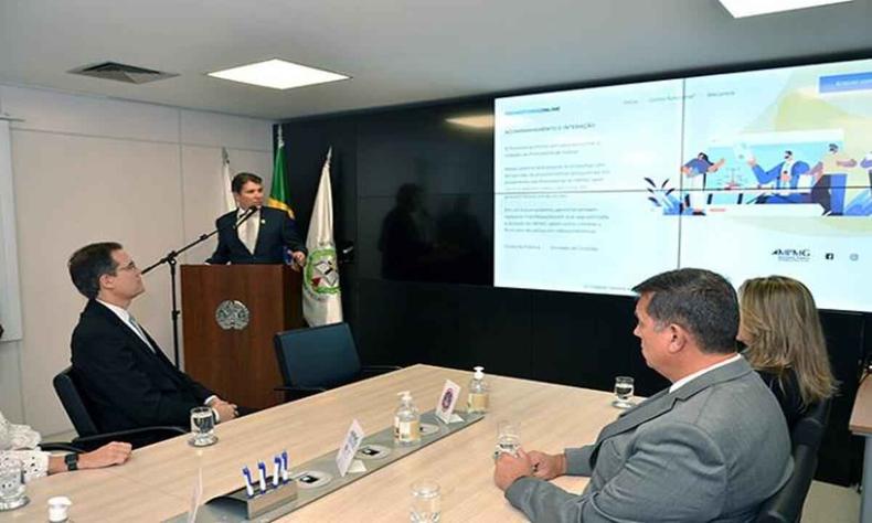 A 'Promotoria Online' faz parte de um projeto do MPMG, intitulado Promotoria 5G e foi lançado no último dia 14(foto: Reprodução/ MPMG) Reunião de lançamento da promotoria online