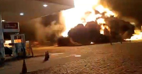 Caminhão de combustível explode no interior de São Paulo; veja - Vimarsana News