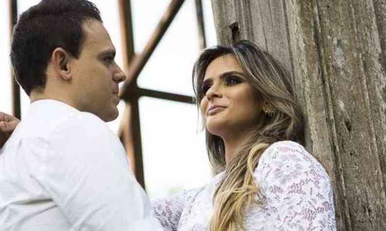 O casal Larissa e Joo Marcelo s vai definir a nova data do casamento depois da lua de mel(foto: Eduardo Arajo)