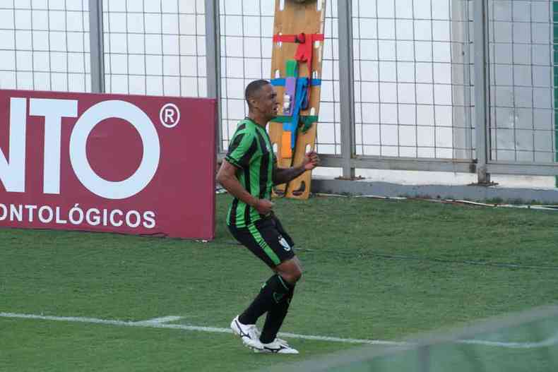 Lanterna, o Coelho, do lateral-direito Leandro Silva, segue em busca de treinador(foto: Edsio Ferreira/EM/D.A Press - 27/1/19)
