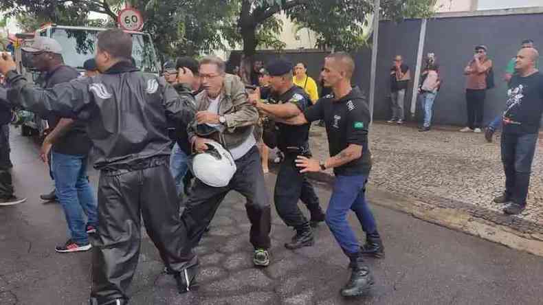 Reprteres da Band Minas e do jornal O Tempo foram violentados por bolsonaristas nessa sexta-feira (6/1)
