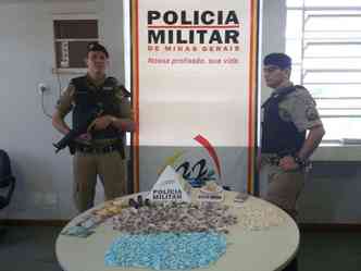 Militares apreenderam drogas e dinheiro na Serra(foto: Jair Amaral/EM/D.A Press)