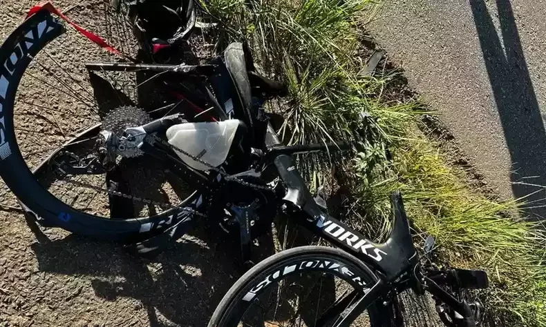 Bicicleta de ciclista atingido na BR-356