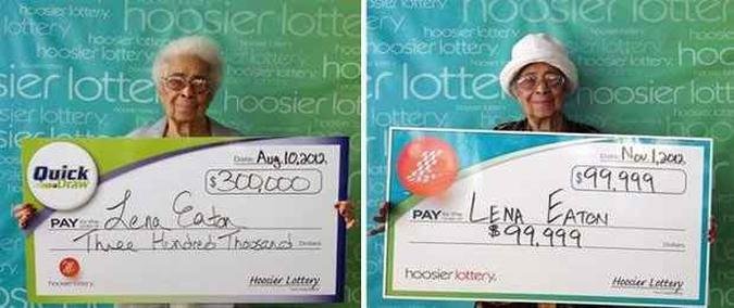 Lena Eaton mostra os cheques dos dois pr�mios ganhos este ano (foto: Divulga��o / Hoosier Lottery)