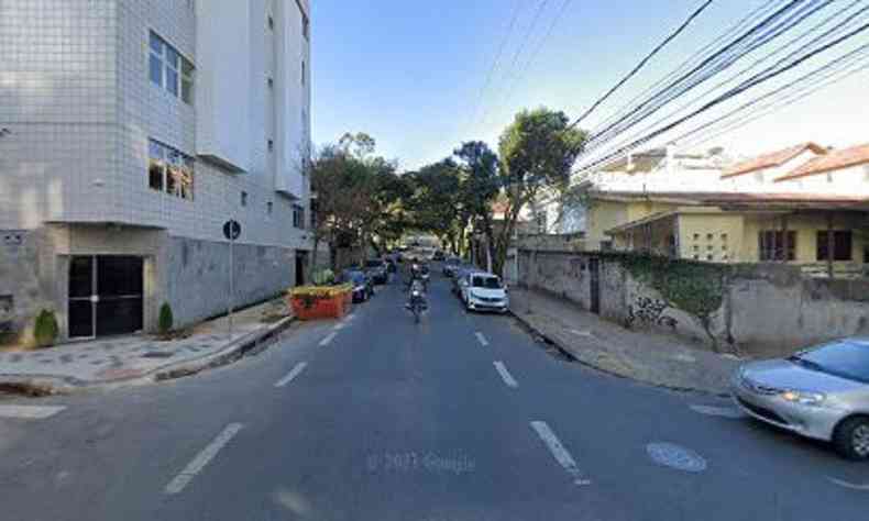 Rua Desembargador Mrio Matos esquina com Guaxup, na Serra
