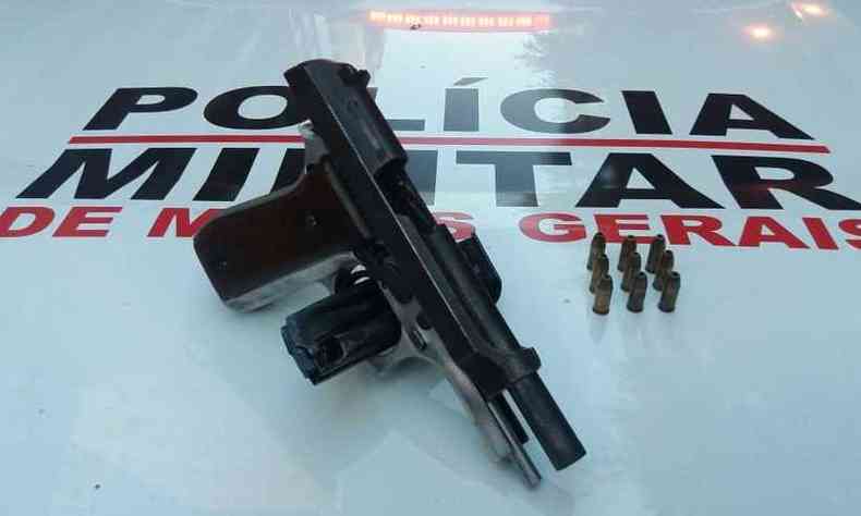 Pistola calibre 7.65 seria vendida no Shopping Cidade, em pleno Hipercentro de BH(foto: Divulgao/Polcia Militar)