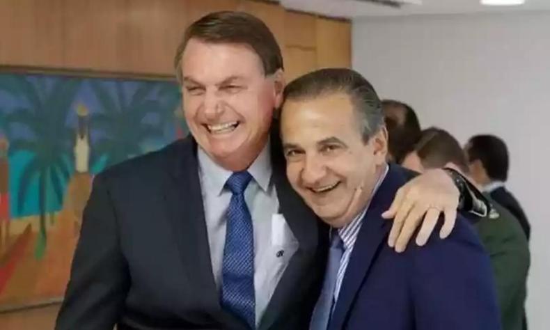 Silas Malafaia e Bolsonaro abraados