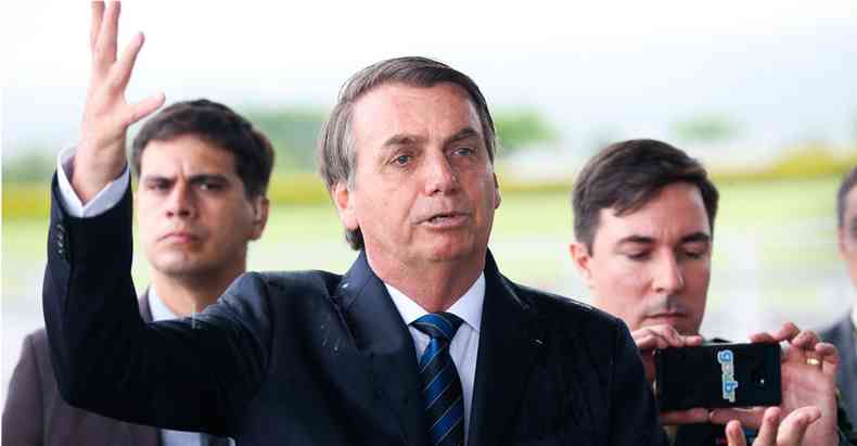 O presidente Jair Bolsonaro reagiu de forma irritada ao ser questionado sobre as investigaes contra o filho Flvio Bolsonaro(foto: Antonio Cruz/ABR)