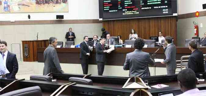 De acordo com o projeto, uma comisso ser criada para definir as ruas, avenidas e prdios pblicos que podero ser explorados, mediante licita(foto: Mila Milowsky/CMBH)