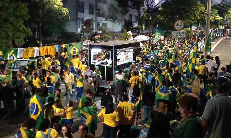 Protestos na avenida Raja Gabaglia