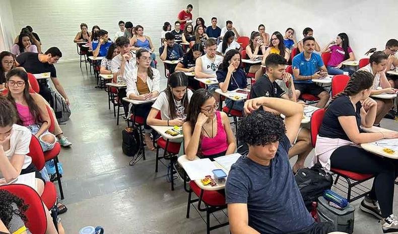 Aplica��o do Simulad�o EM no 2� dia na vers�o presencial no Col�gio e Pr�-vestibular Determinante