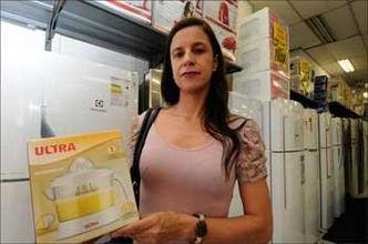 Para Marilene Soares, compra pode se tornar invi�vel com pre�os cobrados pelos varejistas (foto: Cristina Horta/EM/D.A Press)