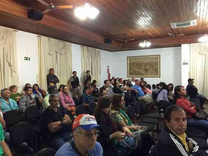 Populao acompanha votao do processo de cassao do prefeito Ladinho(foto: Divulgao/Ficha Limpa Guanhes)