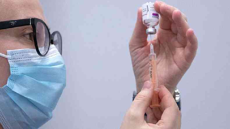 Pesquisas confirmam a necessidade de terceira dose em alguns grupos mais vulnerveis, mas reafirmam a efetividade e a segurana das vacinas(foto: Getty Images)