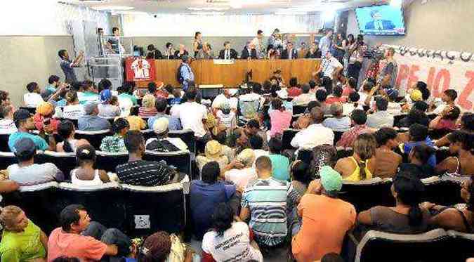 Integrantes de ocupaes lotaram a Assembleia Legislativa de Minas Gerais(foto: Willian Dias/ALMG)