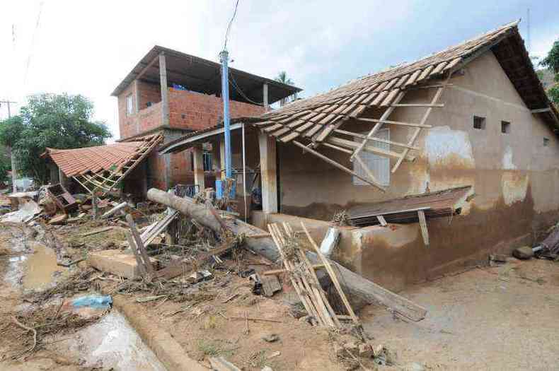 Já foram 60 casas destruídas e outras 212 danificadas(foto: Beto Novaes/EM/D.A Press)