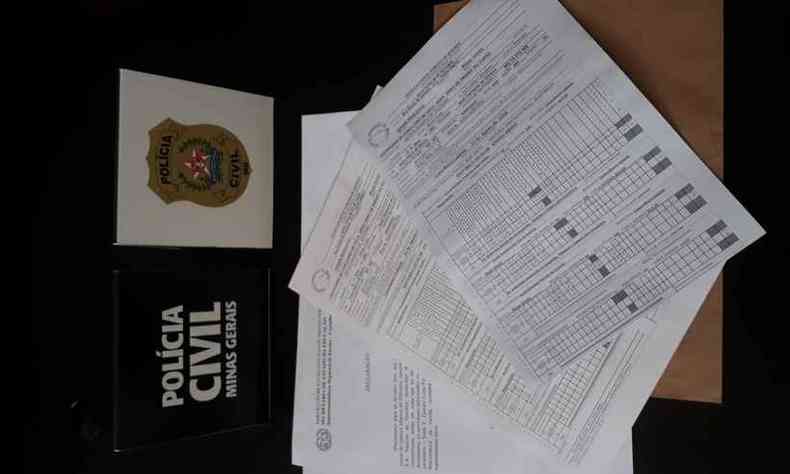Policiais identificaram o local, no qual o suspeito imprimia os documentos falsificados(foto: Polcia Civil/Divulgao)