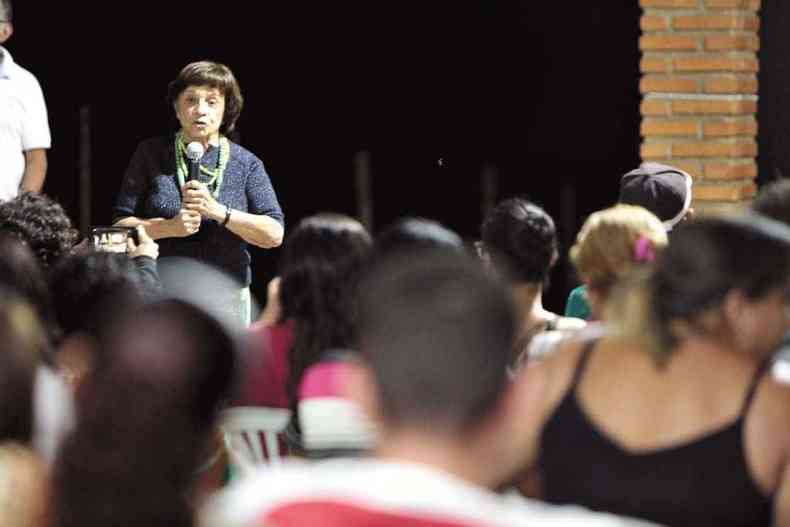 Aula inaugural realizada em dezembro, com a artista plstica Yara Tupynamb, que d nome ao instituto parceiro no projeto de capacitao(foto: Vale/divulgao)