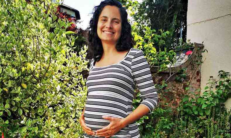 Com 25 semanas de gravidez, Fernanda Rocha Vida, mestre em economia de transio, tem projetos ambiciosos, genunos e o desejo de transformao da realidade(foto: Arquivo Pessoal)