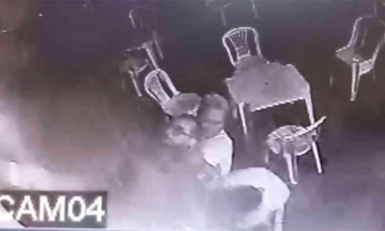 Circuito interno do bar mostrou briga que levou  morte de duas pessoas(foto: Reproduo da internet)
