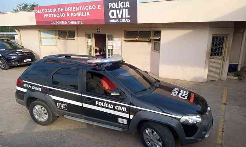 Viatura da Polcia Civil de Minas Gerais, em Arax